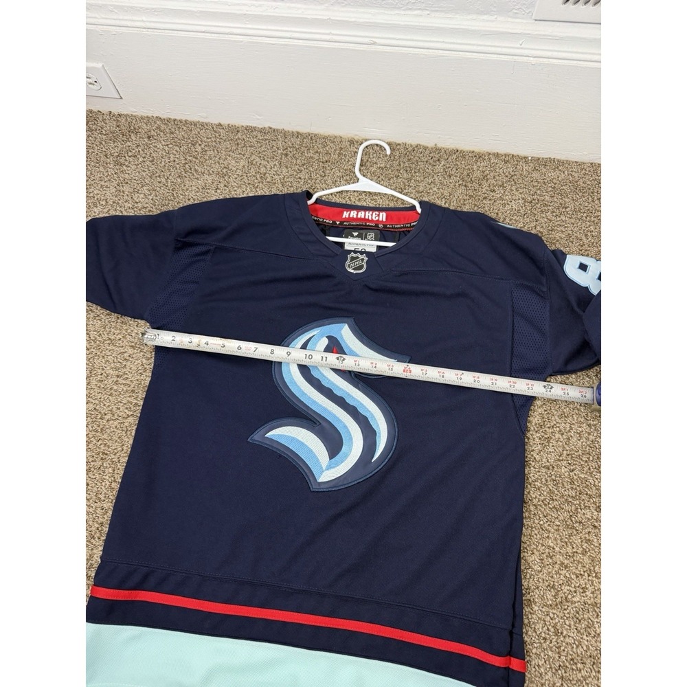 Seattle Kraken Jersey Large 52 Mens Fight Strap Home Blue NHL #84 Kaapo Kakko - Picture 8 of 9